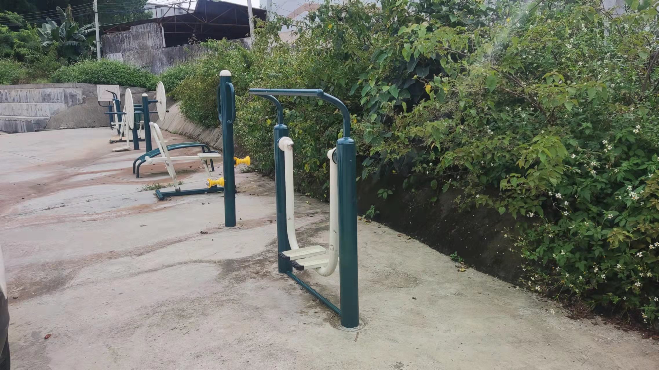 三乡镇白石村锚山篮球场(图2) 三乡镇白石村锚山篮球场(图2)