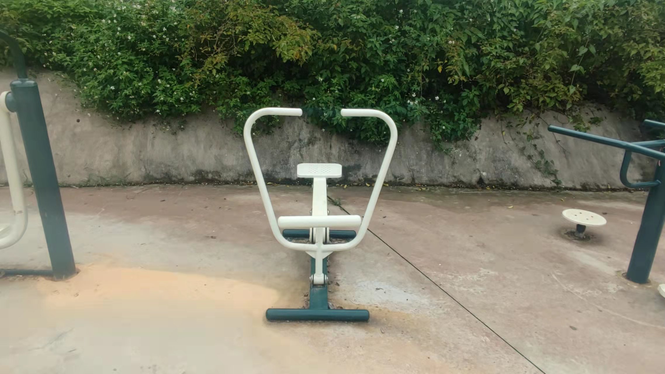 三乡镇白石村锚山篮球场(图11) 三乡镇白石村锚山篮球场(图11)