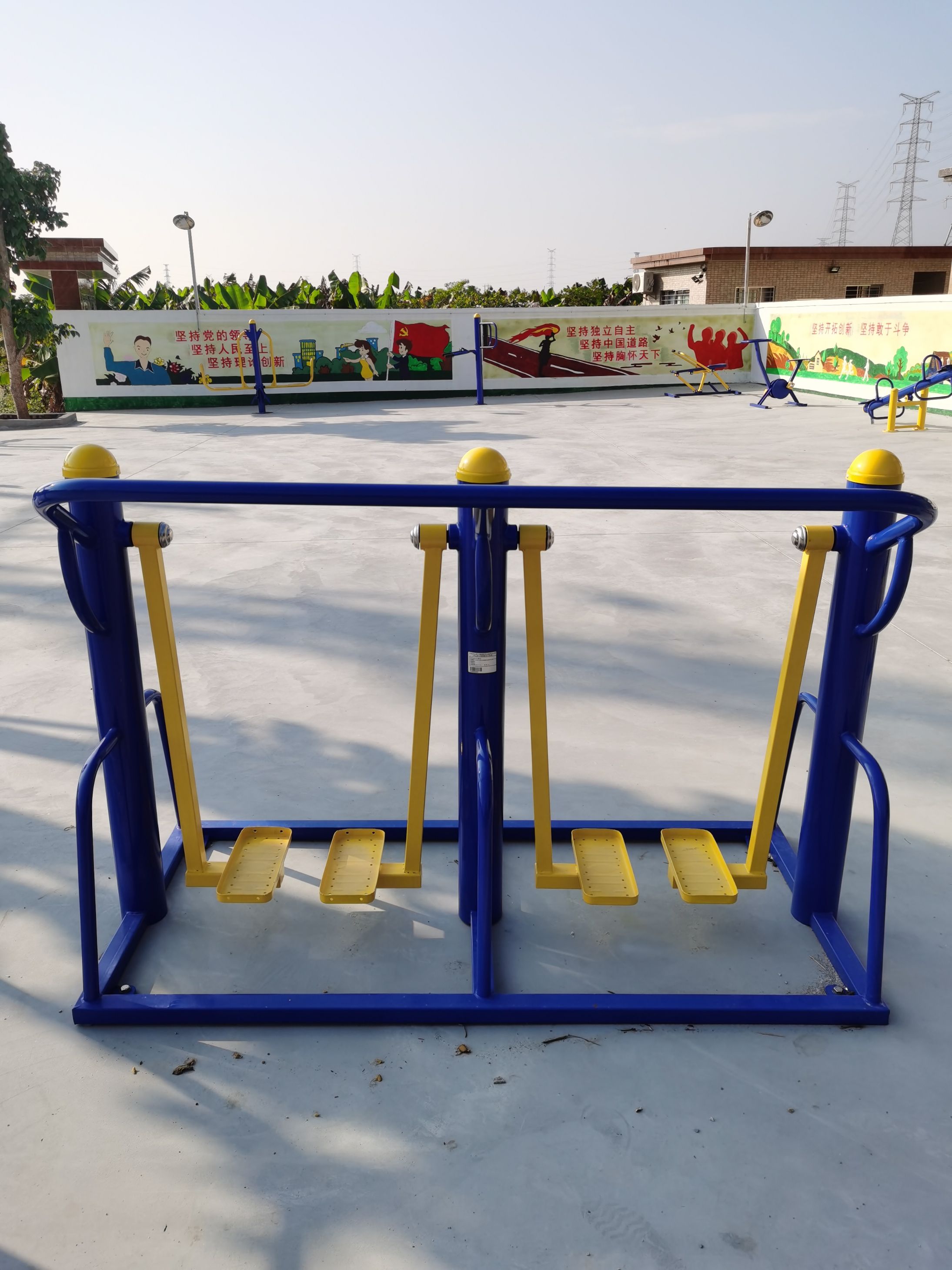 东南甩洲活动广场(图9) 东南甩洲活动广场(图9)