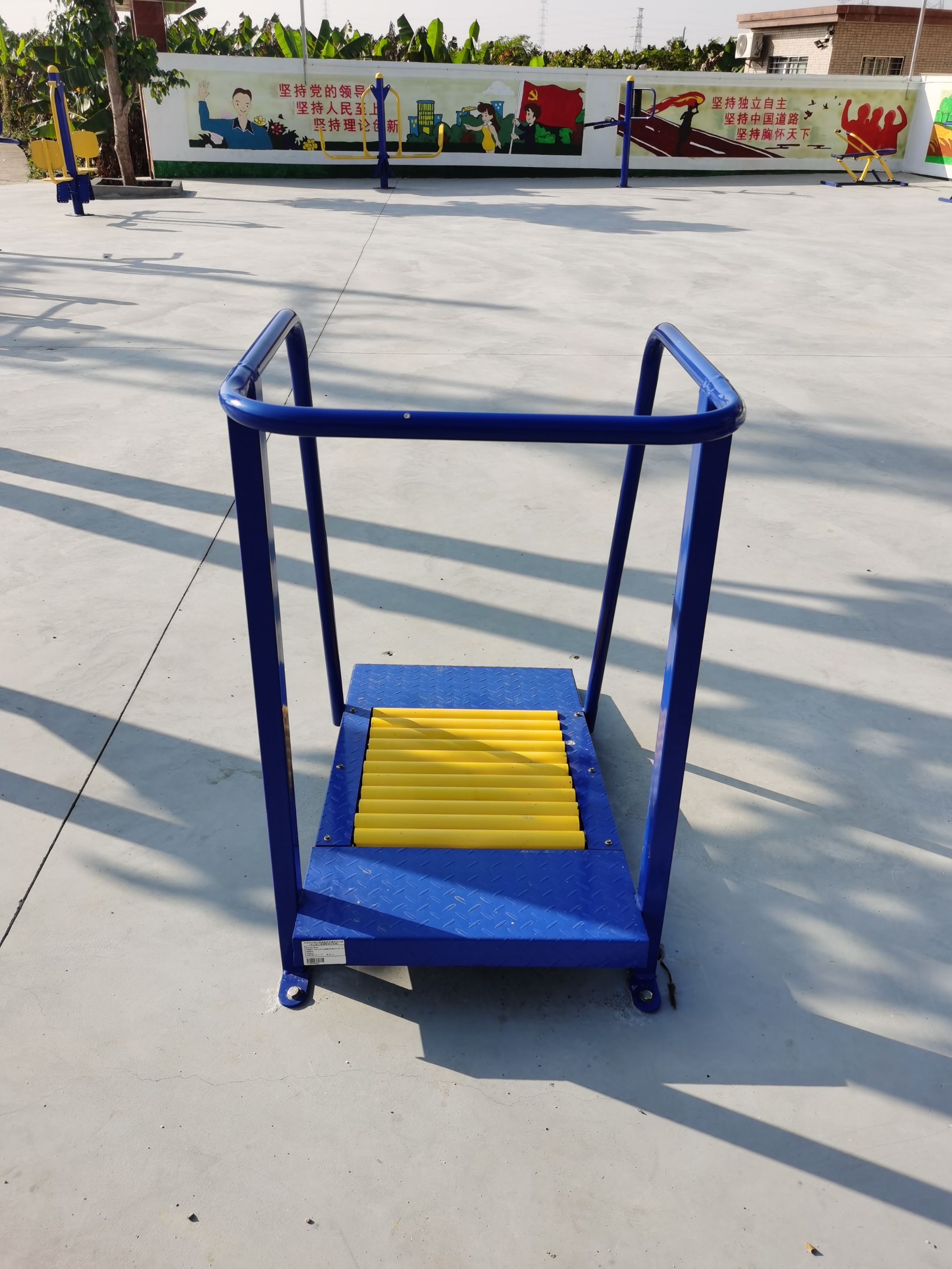 东南甩洲活动广场(图12) 东南甩洲活动广场(图12)