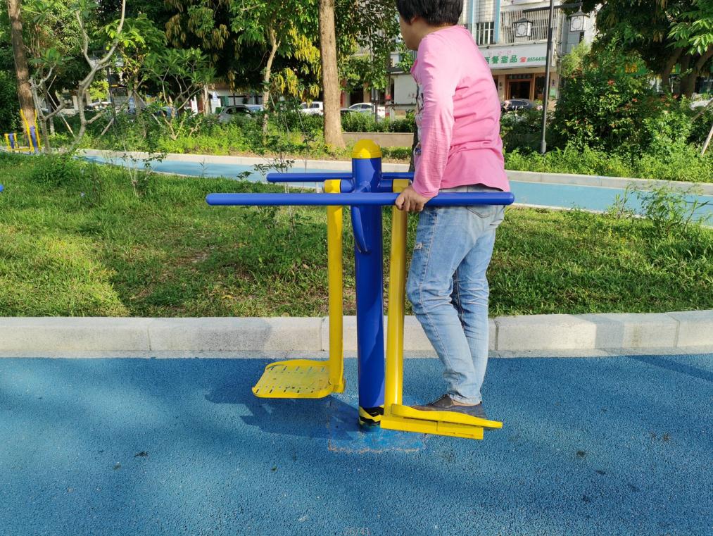 三角镇镇文化广场(图13) 三角镇镇文化广场(图13)