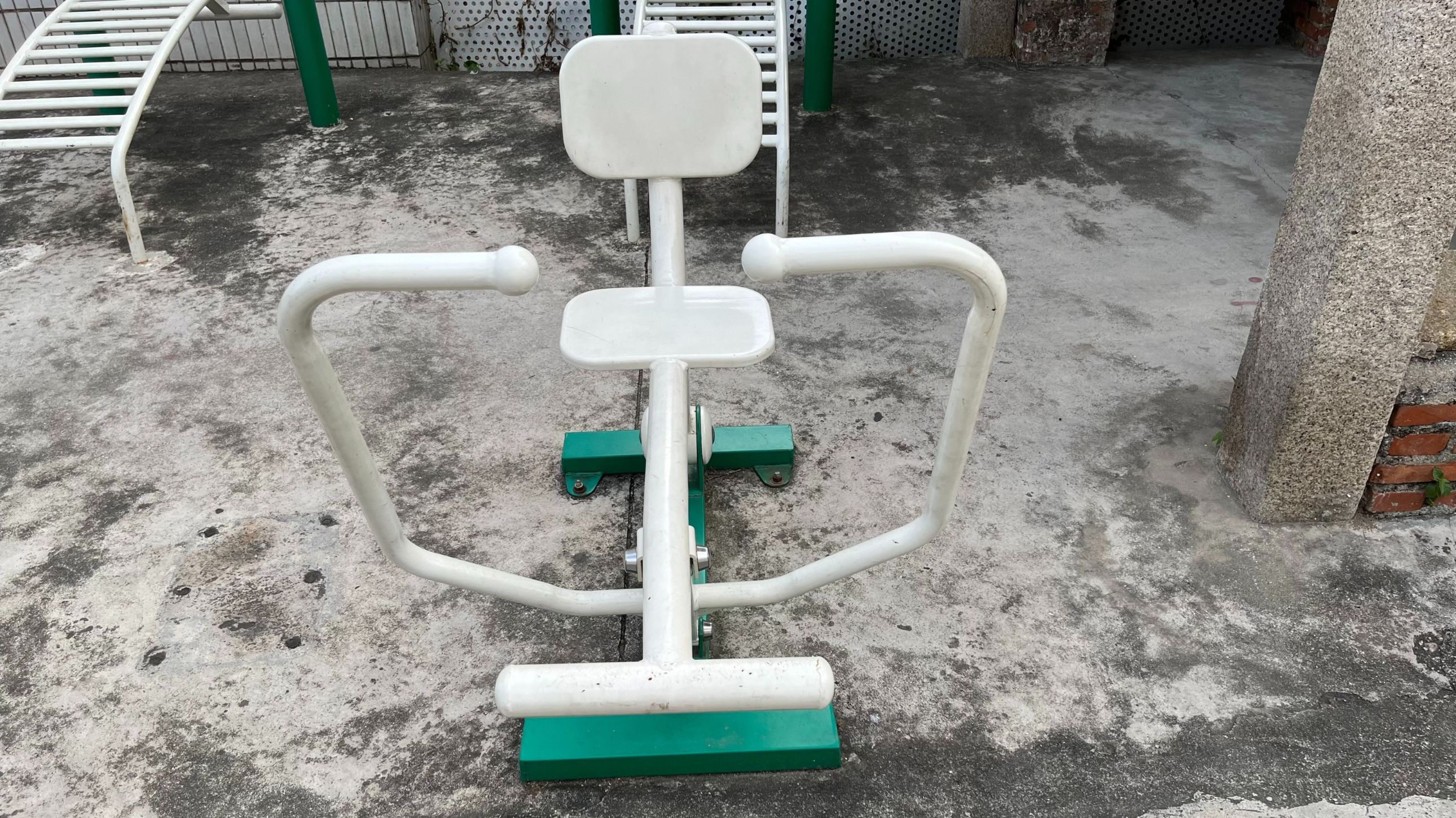 三乡镇塘敢村里塘灯光球场(图1)