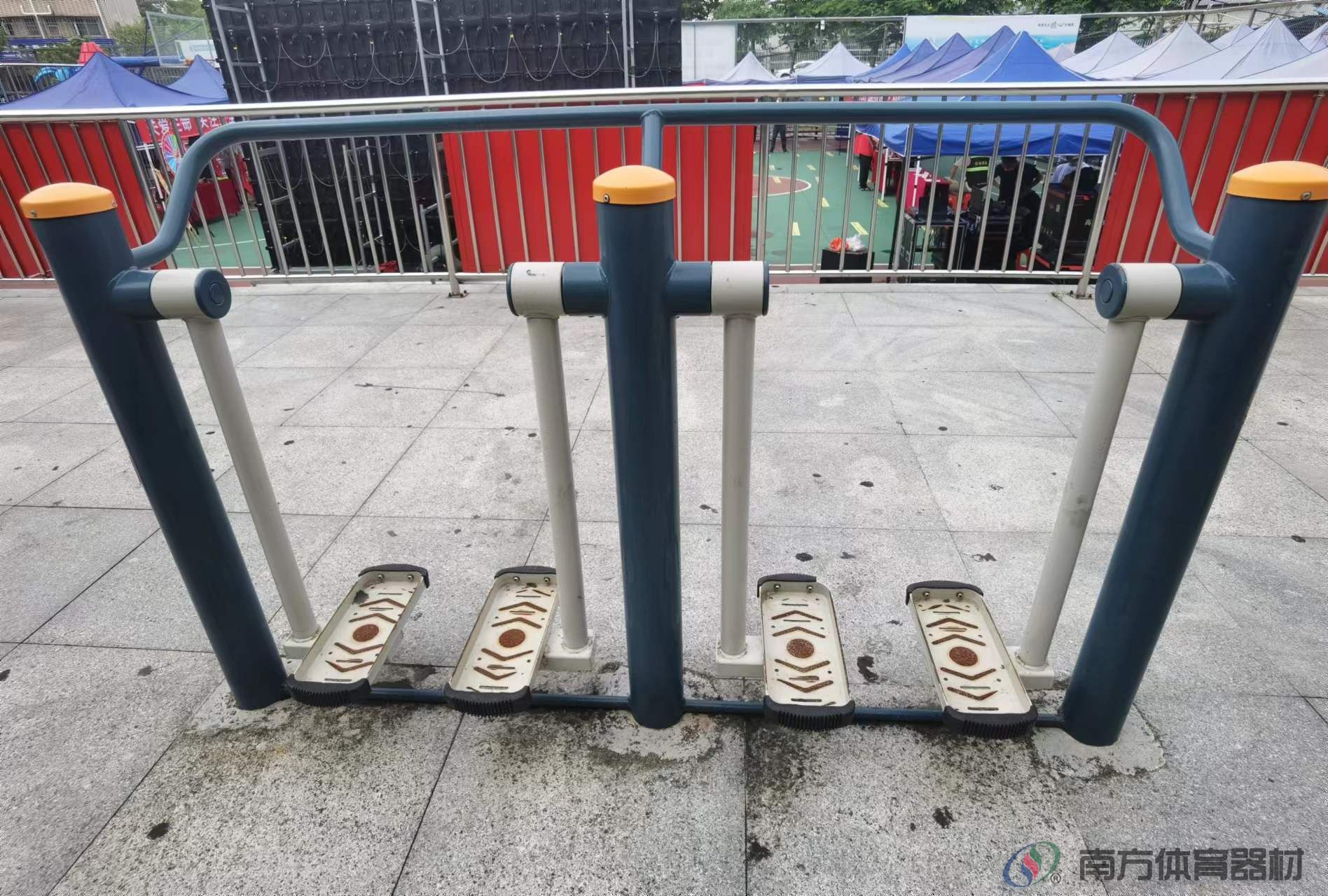 连屏村篮球场(图4)