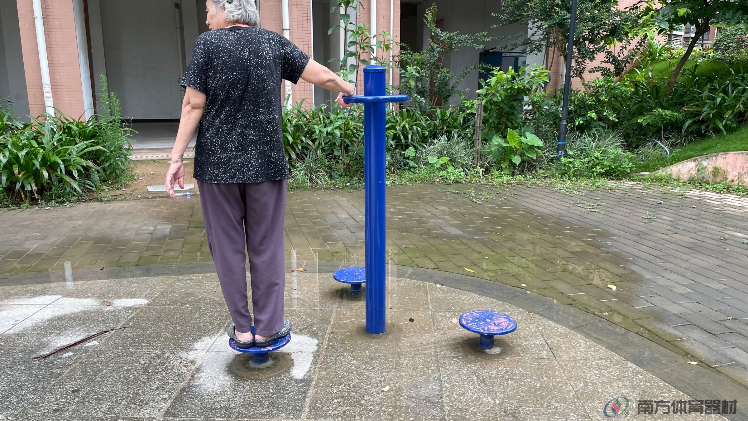 前山新城6栋全民健身路径工程(图2) 前山新城6栋全民健身路径工程(图2)