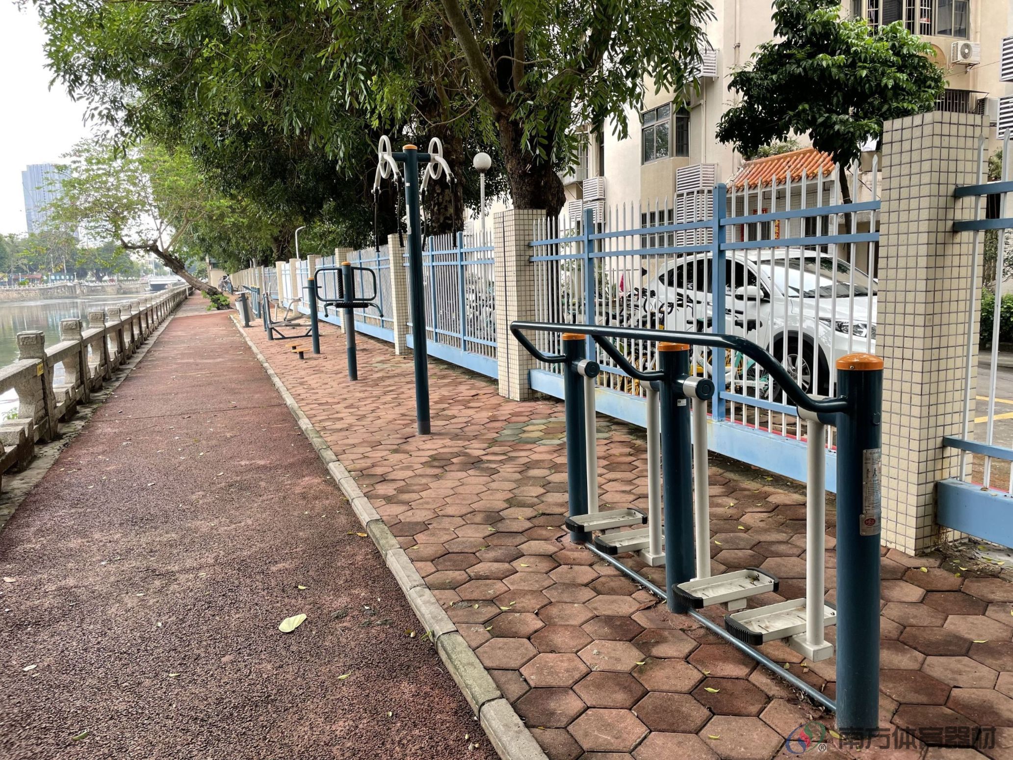 凤凰河渠绿道南华小区西苑段(图1) 凤凰河渠绿道南华小区西苑段(图1)