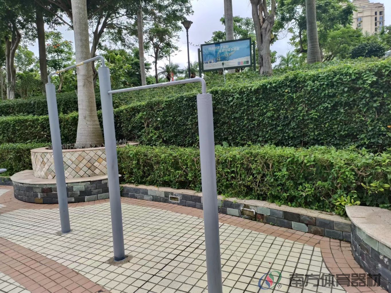 鸿泰休闲广场(图2)