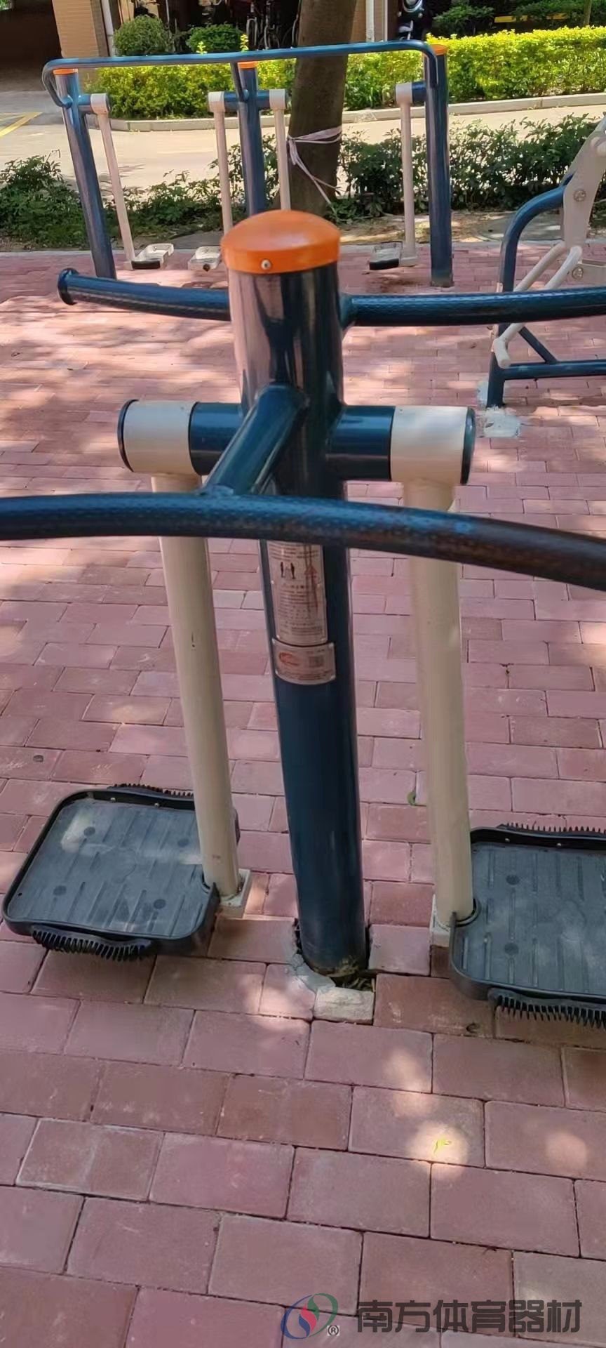 朗晴居中心花坛(图7)