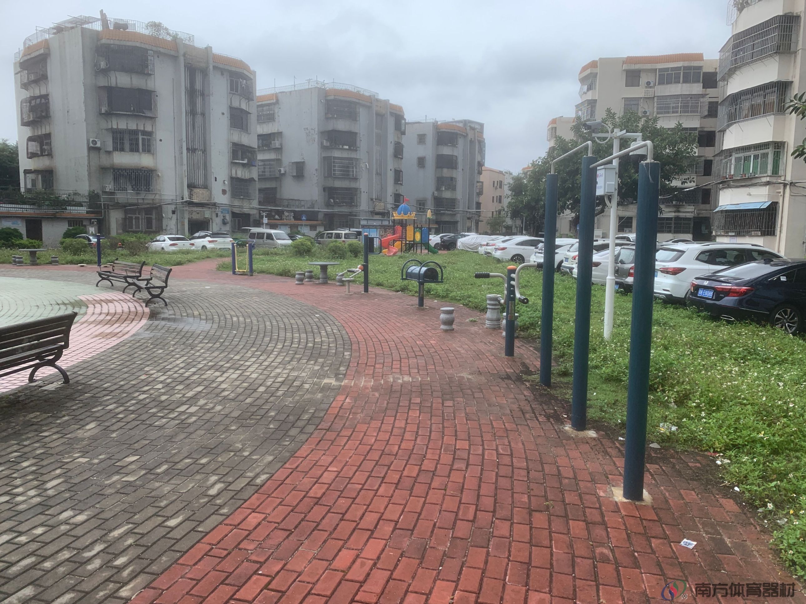 海虹新村中庭(图2)