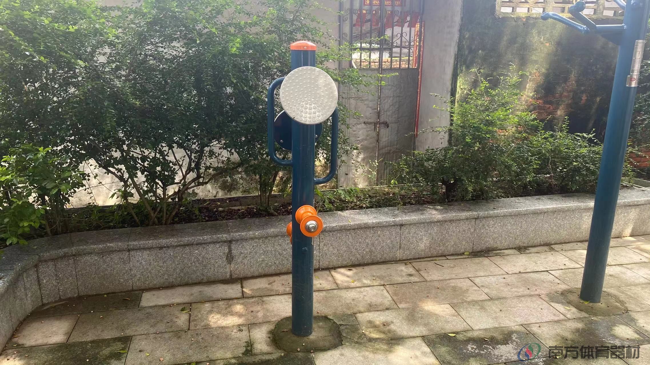 盖山村篮球场旁(图16) 盖山村篮球场旁(图16)