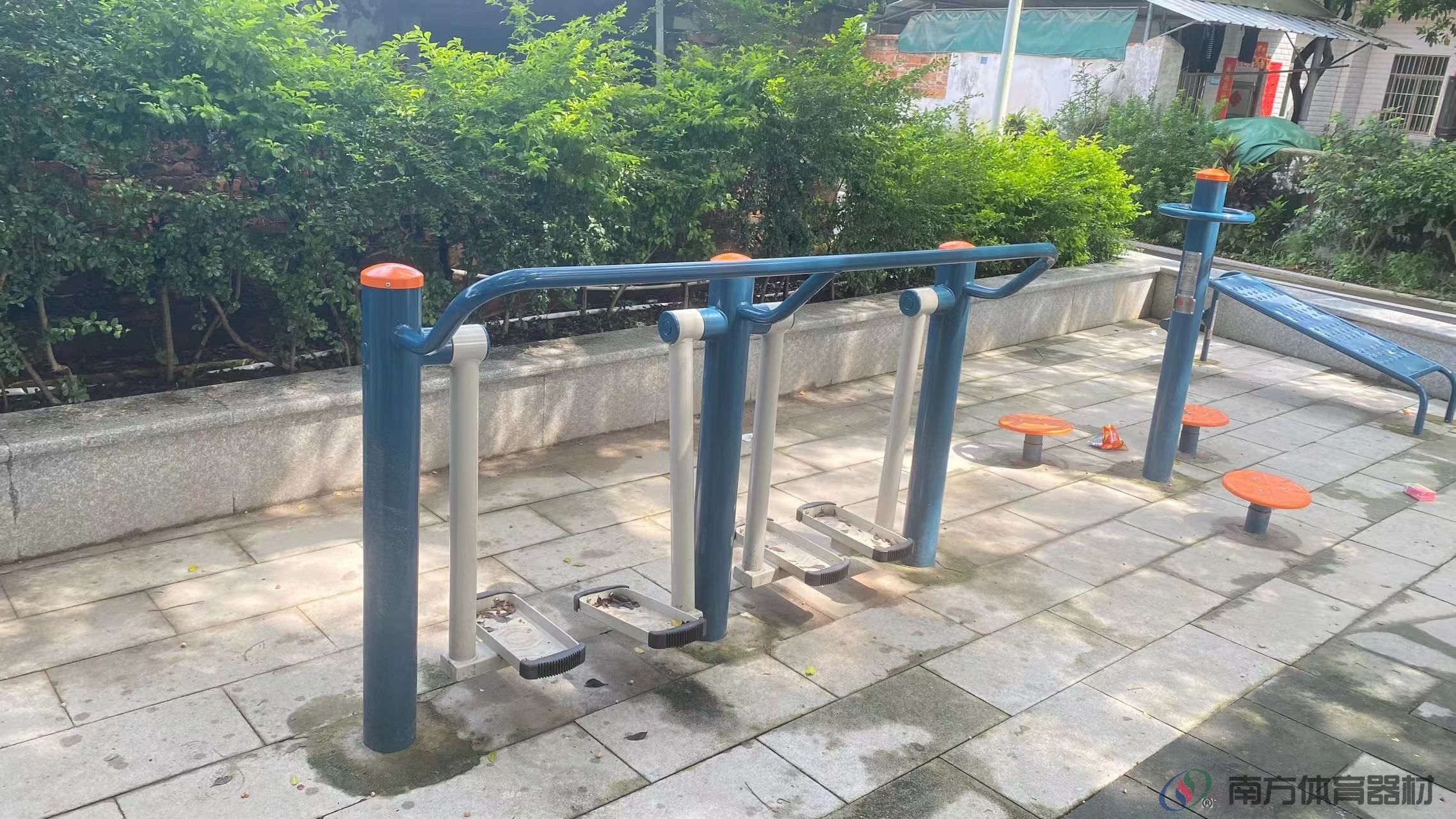 盖山村篮球场旁(图10) 盖山村篮球场旁(图10)